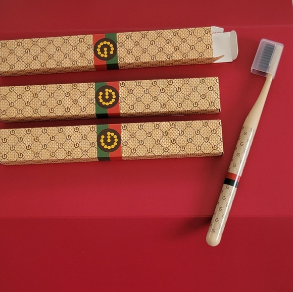 " G " TOOTHBRUSH 🪥 - Picture 4 of 5